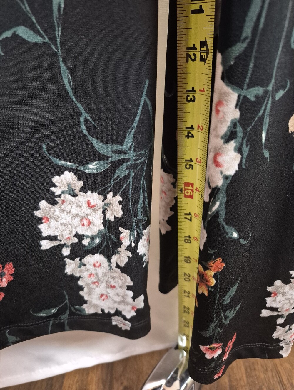 Kaleigh Black Floral Culotte Style Jumpsuit Size L - Picture 8 of 8